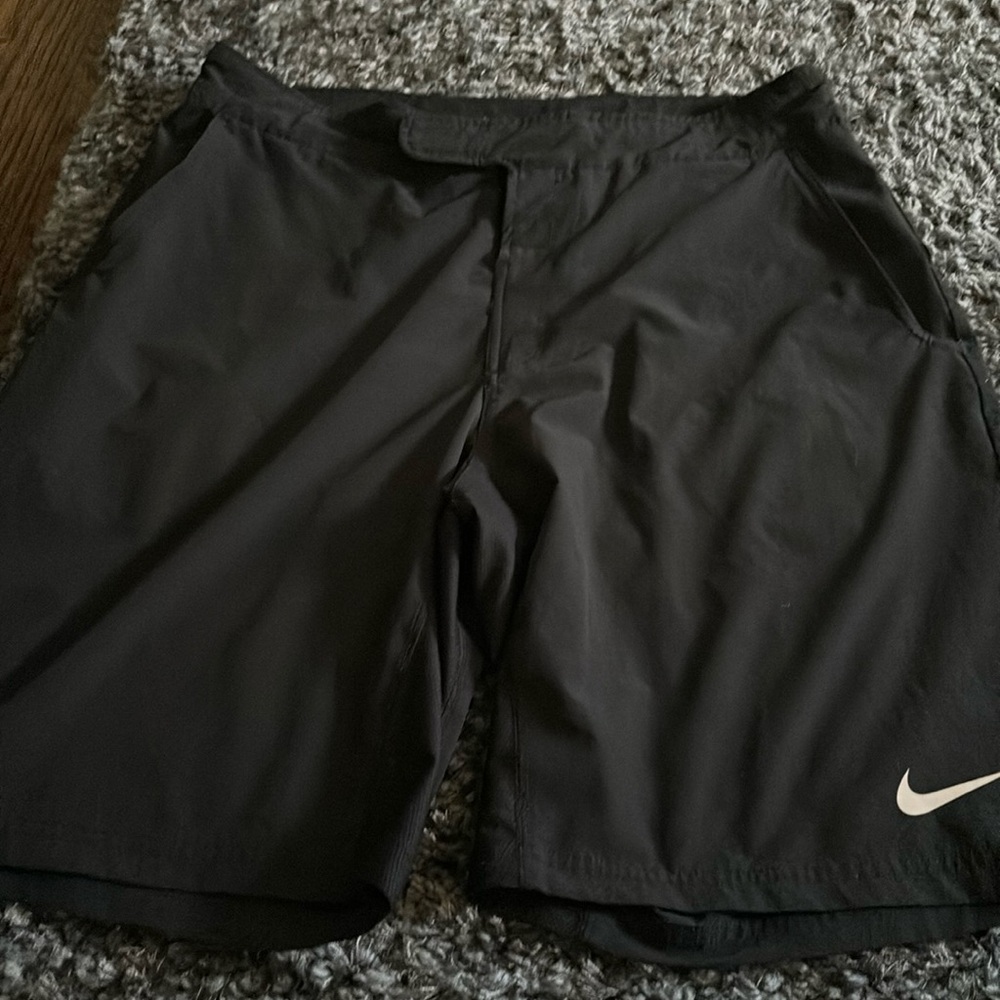 Nike men’s Dri fit shorts size L excellent condition